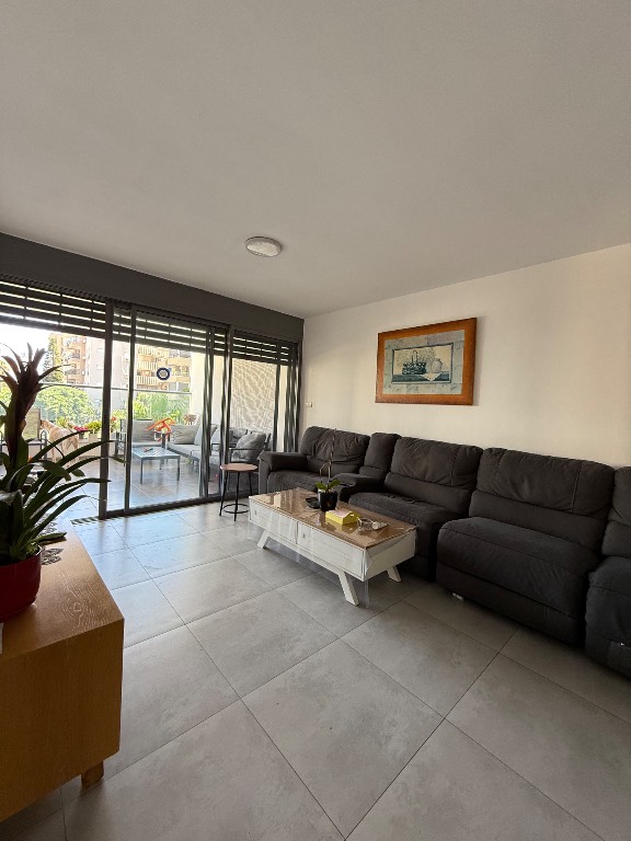 Apartment For sale Keren HaYesod St 17, Bat Yam, Israel
