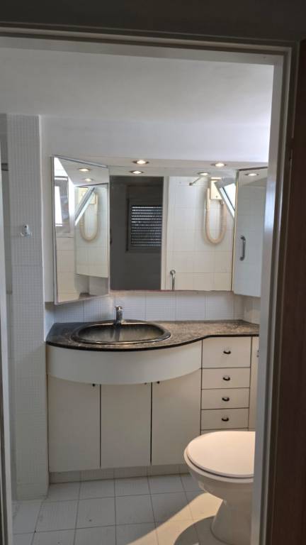 Apartment for rent - 5 rooms - Haim HaZaz St 3, Haifa, Israel